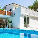 Oasis • Pisc. Privada • Wifi • Familia • A/c Villa *