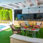 Oasis • Pisc. Privada • Wifi • Familia • A/c * Dénia