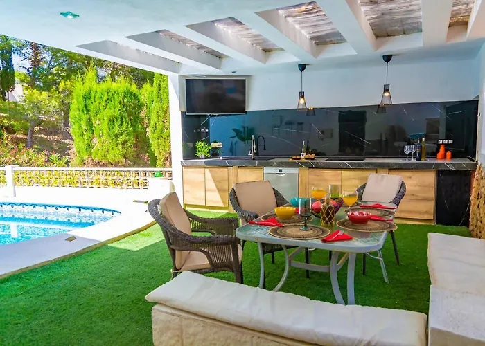 Oasis • Pisc. Privada • Wifi • Familia • A/c * Denia