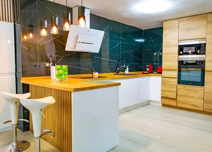 Oasis • Pisc. Privada • Wifi • Familia • A/c